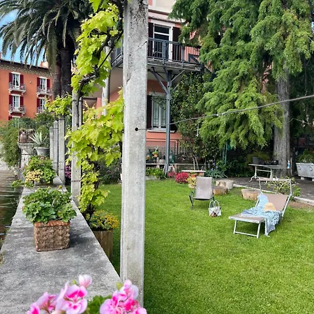 Dom wakacyjny Pace - Garden With Private Access