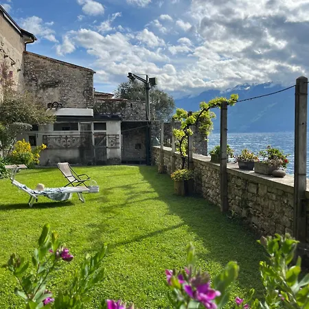 Dom wakacyjny Pace - Garden With Private Access *