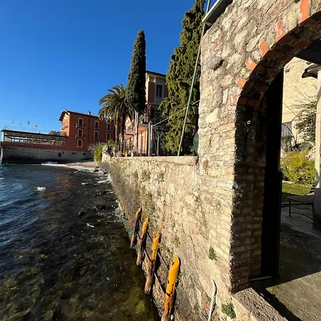 Dom wakacyjny Pace - Garden With Private Access
