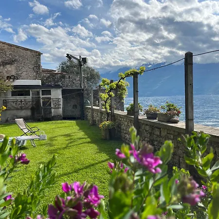 Pace - Garden With Private Access Casa vacanze